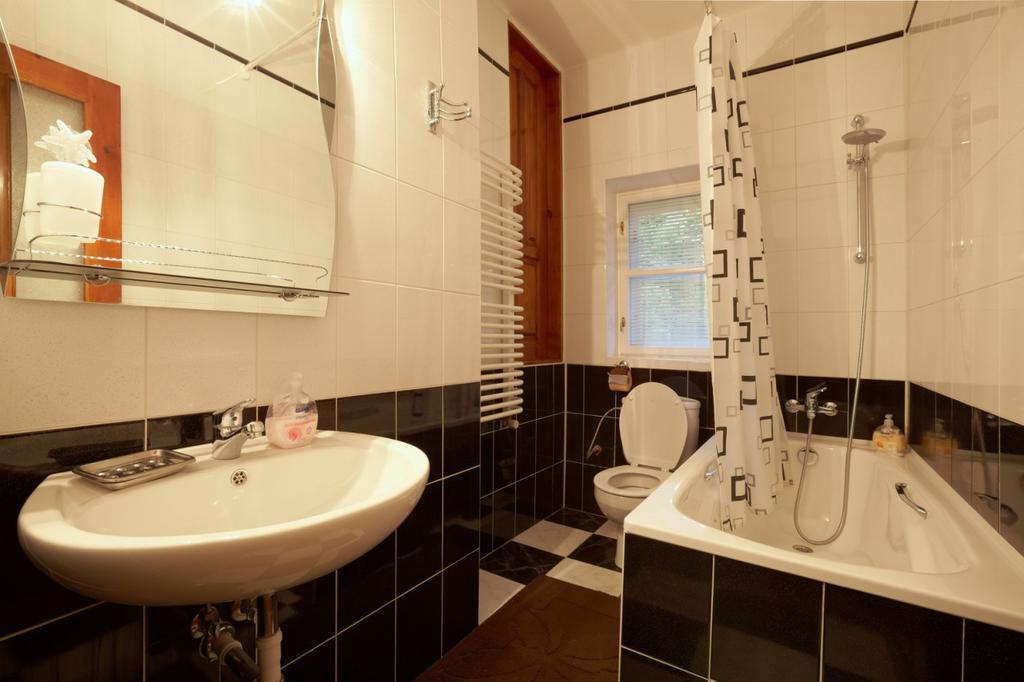 Apartment With Courtyard Львів Екстер'єр фото