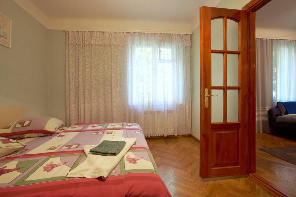 Apartment With Courtyard Львів Екстер'єр фото
